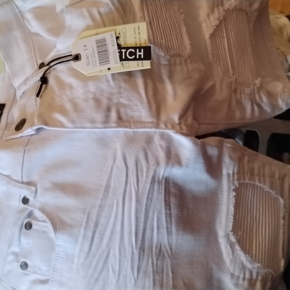 Boys White Shortsl Pant